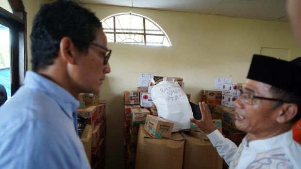 Sandiaga di Lokasi Kebakaran Tomang Jakbar