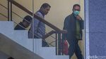 Bermasker, Bupati Mesuji Digelandang ke KPK