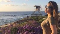 Berkah tinggal di AS, Sarah bisa menikmati limpahan cahaya Golden Sunset seperti di Pantai La Jolla, California ini (Instagram/@sazarita)  