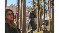 Selama di AS, Sarah mengunjungi beberapa tempat. Salah satunya LACMA (Los Angeles County Museum of Arts), museum paling ngehits di sana (Instagram/@sazarita)  