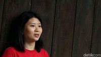 Keputusan itu diambil Debby karena dirinya ingin fokus mengurus keluarga.