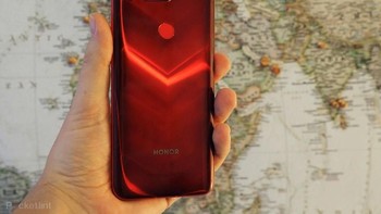 Kameranya pun mengejutkan. Honor membekali View 20 dengan Sony IMX586 yang ditumpuk sensor gambar CMOS, yang menampilkan resolusi 48 MP pada unit sensor 1/2-inci (0,8 um / pixel). Foto: Pocket Lint