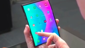 Ini adalah saat Lin Bin, salah satu pendiri Xiaomi, mengoperasikan Xiaomi Flex pada akhir Januari lalu. Foto: YouTube