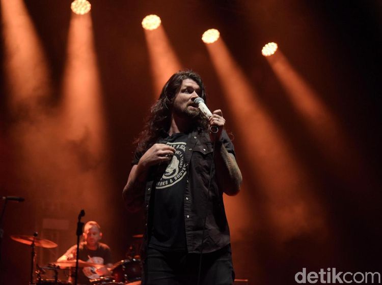 Konser 20 Tahun Taking Back Sunday