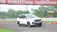 Impresi pertama detikOto terhadap mobil ini secara keseluruhan cukup nyaman sebagai penumpang dan juga bertenaga. Apalagi ketika diajak berakselerasi, berbeda sekali dengan Wuling Cortez--terutama transmisi otomatisnya--yang masih ada lag yang sangat terasa. Walau beberapa kali terdengar raungan saat gas dibejek. Foto: Wuling Motors
