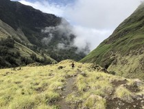 Hujan-hujan Pendakian Rinjani Tetap Buka, Pendaki Wajib Waspada