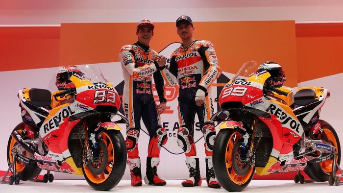 Marc Marquez dan Jorge Lorenzo dalam peluncuran motor Honda RC213V. (Foto: Susana Vera/Reuters)