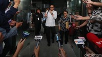 Menpora Imam Nahrawi usai diperiksa di gedung KPK, Jakarta, Kamis (24/1/2019).