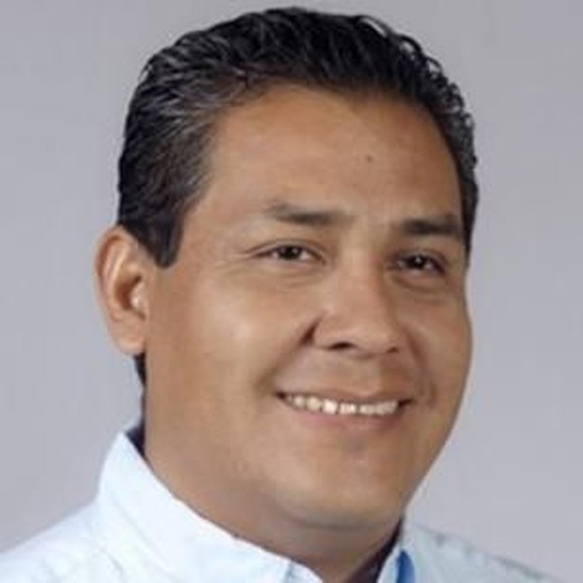 Politisi Lenin Carballido berhasil terpilih sebagai wali kota sebuah desa di Meksiko pada 2013, tiga tahun setelah ia mati karena komplikasi diabetes. Ketika berita pemilihannya menyebar, polisi mulai menyelidiki dan memutuskan bahwa ia memalsukan kematian untuk menghindari tuduhan pemerkosaan sejak 2004. Foto: BBC