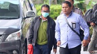 Khamami tidak memberikan keterangan apa pun terkait perkara yang diduga menjeratnya itu.