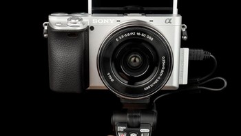 Bsa juga dibeli bersama lensa 16-50mm f/3.5-5.6 dengan harga USD 1000. Foto: Sina Mobile