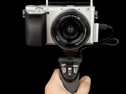 Penampakan Sony A6400, Kamera Mirrorless Buat YouTuber