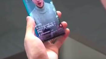 Lin Bin menegaskan smartphone itu baru prototipe dan Xiaomi mungkin akan memproduksinya secara massal jika mendapat penilaian positif dari fans. Ada dua sebutan untuknya, Mi Dual Flex dan Mi Mix Flex.  Foto: YouTube