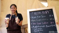 Linda membuka harga untuk kopi yang dia buat dari mulai Rp 16 ribu sampai Rp 18 ribu. Rupanya tak hanya penonton Indonesia Masters, pemain bulutangkis yang masih aktif hingga pemain Thailand, Busanan Ongbamrungphan ikutan mencoba. Kalian nggak penasaran untuk mencoba kopi racikan Barista Linda?