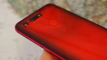 Kelengkapan lain yang dipunyai ponsel ini meliputi dual 4G VoLTE, WiFi 802.11ac, Bluetooth 5.0, NFC, dan USB-C. Sistem pendingin turut diberikan agar Honor V20 teteap adem. Foto: Pocket Lint