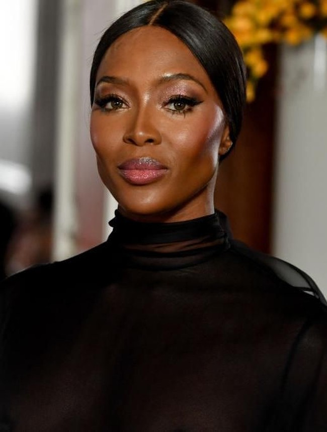 5. Naomi Campbell, 50 tahun. Supermodel asal Inggris ini pun pesonanya tak luntur meskipun sudah berusia setengah abad. Dia dianggap cantik oleh 20 persen responden. Foto: Getty Images