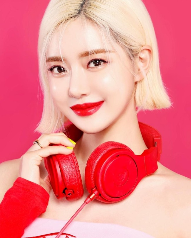 Ia pun semakin popular karena cukup aktif mengunggah vlog di YouTube. Foto: Instagram @deejaysoda