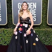 Model Heidi Klum jatuh cinta dengan pengawalnya sendiri, Martin Kristen. Heidi mengaku cinta mereka bersemi setelah dirinya dan Seal bercerai. Martin merupakan pengawal yang sudah empat tahun bekerja untuk model asal Jerman itu. Sehingga tak mengherankan salah satu yang membuat Heidi jatuh cinta padanya karena pria tersebut begitu dekat dengan anak-anaknya. Namun hubungan mereka kini telah berakhir. Heidi sudah move on dengan dilamar musisi Tom Kaulitz yang berusia 29 tahun lebih muda darinya. (Foto: Getty Images)