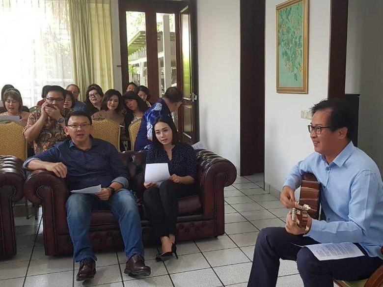 Ciee..Ahok dan Puput Go Public, Nyanyi dan Foto Bareng Keluarga Ciee..Ahok dan Puput Go Public, Nyanyi dan Foto Bareng Keluarga