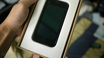 Wujudnya ketika dibuka. Di masanya, Xiaomi MI1 termasuk smartphone dengan spek tinggi. Foto: Engadget