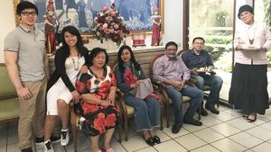 Potret Quality Time Ahok Bareng Sahabat dan Keluarga Usai Bebas