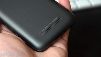 Oh ya, memori internalnya 4 GB. Foto: Engadget