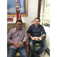 Ahok-Djarot kembali duduk bersama
