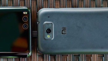 Tentu sudah kelihatan jadul, tapi tetap saja Xiaomi Mi1 memiliki sejarah yang sangat berarti bagi Xiaomi. Foto: Engadget