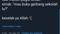 Biasa bangun siang dan terlambat berangkat sekolah. Sekalinya bangun pagi malah dikira mau buka gerbang sekolah. Foto: Twitter