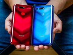 Melihat Honor View 20, Ponsel Gahar Kameranya di Layar