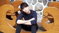 Sebelumnya ia sempat dibawa ke rumah sakit dan menjalani operasi, namun nyawanya gagal diselamatkan. Dok. Instagram/aloypang