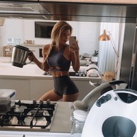 Kamu mungkin ingin makan pasta, karena itu kamu harus memilih makan tinggi protein di hari itu dari pada karbohidrat. Memesan ikat atau fillet steak pada hari tersebut juga baik untuk opsi kaya nutrisi jika kamu akan pergi ke restoran Italia, ungkap Sophie mengenai tips keduanya. Foto: Instagram @sophie_guidolin