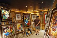 Lukisan yang dilelang di cruise (Syanti/detikTravel)