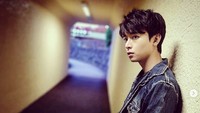 Aktor Young & Fabulous terjepit di antara senjata tersebut saat diturunkan. Dok. Instagram/aloypang