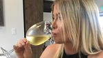 Ini Sophia Hutchins, Tunangan Caitlyn Jenner yang Hobi Minum Kopi