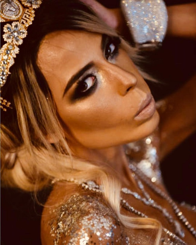 Kaila lahir dikelilingi kemewahan sejak lahir, namun di balik itu semua gadis 26 tahun itu mengalami masa kecil yang sulit. Foto: Instagram @madamemethven