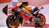 Sementara ini adalah motor Honda milik Lorenzo. Rider Spanyol itu untuk pertama kalinya akan menunggangi Honda. Musim lalu, Lorenzo menaiki Ducati. (Foto: Susana Vera/Reuters)