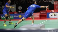 Tontowi/Liliyana mengalahkan Hafiz/Gloria dua gim langsung.
