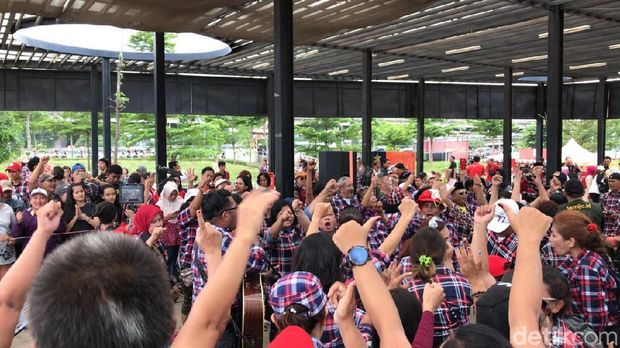Sambutan Hangat hingga 'Menyengat' untuk Ahok