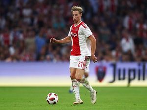 Pesan Barcelona ke De Jong: Cobalah Singkirkan Madrid