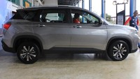 Berbagai rintangan buatan telah dirancang pihak Wuling agar seluruh fungsi pada mobil bisa dipertunjukkan. Mulai dari akselerasi mesin 1.500 cc turbonya, kestabilan mobil dengan berjalan zig-zag, hingga pengetesan fitur Auto Vehicle Holding (AVH)-nya. Foto: Ruly Kurniawan