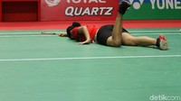 Gregoria tampak kecewa dengan kekalahan tersebut.