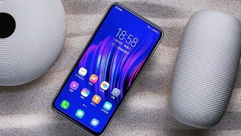 Vivo APEX 2019 hadir dengan layar penuh tanpa notch. Foto: Cnmo