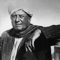 Pada September 1930, Aleister Crowley yang memproklamirkan diri sebagai nabi dan pendiri agama Thelema, melompat dari tebing dekat Lisbon, Portugal. Seperti dikutip dari Readers Digest, tiga minggu kemudian, ia muncul dalam keadaan sehat di Berlin. Ternyata, kematian itu adalah penipuan yang ia rencanakan dengan seorang kenalannya. Motifnya tetap tidak jelas, tapi disinyalir ia melakukannya untuk menghindari seorang wanita. Foto: Getty Images