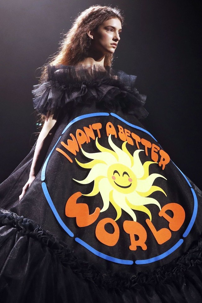 Gaun untuk kamu yang terlalu banyak membaca berita hari ini. Foto: Istimewa