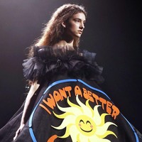 Gaun untuk kamu yang terlalu banyak membaca berita hari ini. Foto: Istimewa