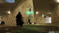 Lanjut, ada proyek Underpass Matraman yang membentang sepanjang 660 meter dari arah Tambak, Jakarta Pusat, menuju Pasar Pramuka, Jakarta Timur. Rio Soebekti/detikcom.