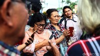 Sebelumnya, Ahok divonis dua tahun penjara setelah dinyatakan bersalah dalam kasus penodaan agama. Dia ditahan dalam pengawasan Lapas Cipinang, dengan dititipkan ke rutan di Mako Brimob.