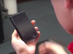 Mengamati Ponsel Layar Lipat Tak Biasa dari Xiaomi