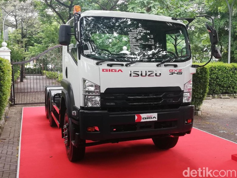 New Isuzu GIGA Tractor Head Foto: Rizki Pratama/detikOto New Isuzu GIGA Tractor Head Foto: Rizki Pratama/detikOto